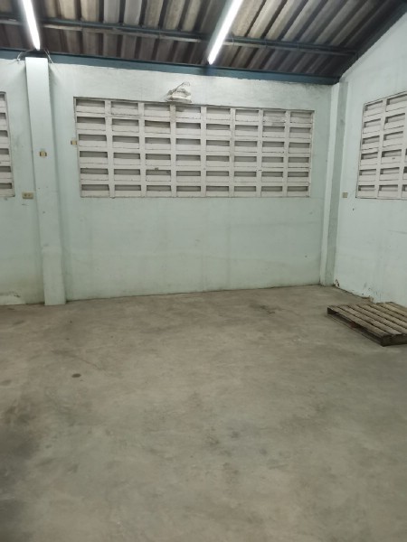 ให้เช่าออฟฟิศพร้อมโกดังคลังสินค้า ซอยพหลโยธิน 30​ จตุจักร ห่างจาก BTS รัชโยธิน